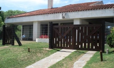Casa de 4 dormitorios próxima al mas en playa Mansa, Punta del Este