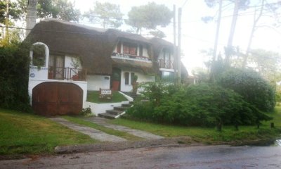 Punta del Este, Pinares, cabaña de 3 dormitorios , playroom y piscina-