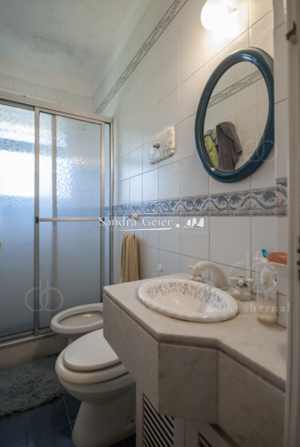 Casa ID.2212 - Casa en Punta del Este, barrio Cantegril, 4 dormitorios , piscina calefaccionada..