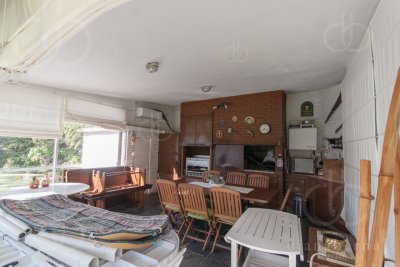 Casa ID.2212 - Casa en Punta del Este, barrio Cantegril, 4 dormitorios , piscina calefaccionada..