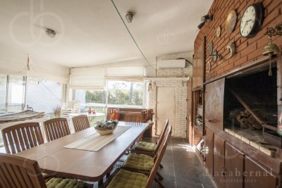 Casa ID.2212 - Casa en Punta del Este, barrio Cantegril, 4 dormitorios , piscina calefaccionada..