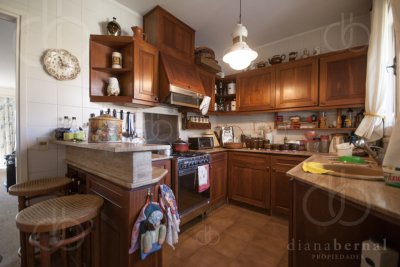 Casa ID.2212 - Casa en Punta del Este, barrio Cantegril, 4 dormitorios , piscina calefaccionada..