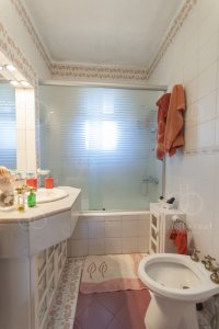Casa ID.2212 - Casa en Punta del Este, barrio Cantegril, 4 dormitorios , piscina calefaccionada..
