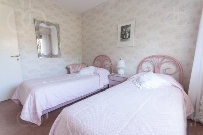 Casa ID.2212 - Casa en Punta del Este, barrio Cantegril, 4 dormitorios , piscina calefaccionada..