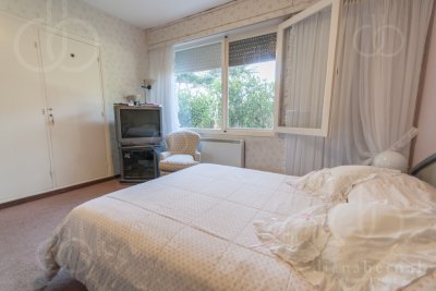 Casa ID.2212 - Casa en Punta del Este, barrio Cantegril, 4 dormitorios , piscina calefaccionada..