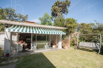 Casa ID.2212 - Casa en Punta del Este, barrio Cantegril, 4 dormitorios , piscina calefaccionada..