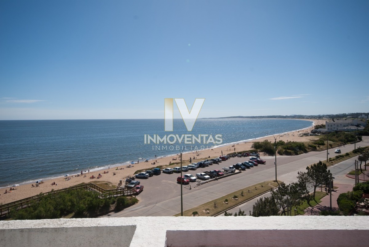 Apartamento ID.3438 - Punta del Este, frente al mar, con vista y terraza en playa mansa, 2 dormitorios *