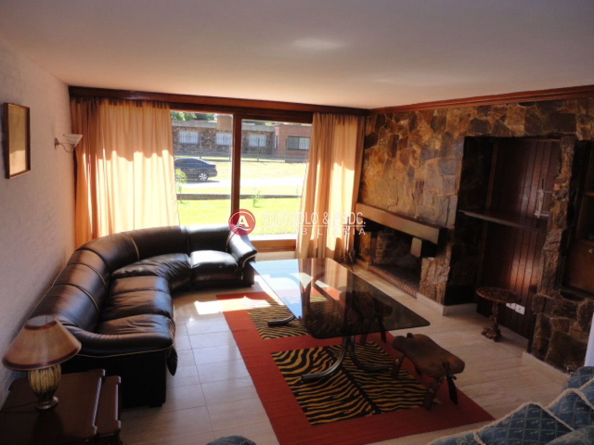 Casa ID.6635 - Casa en Pinares, 4 dormitorios *
