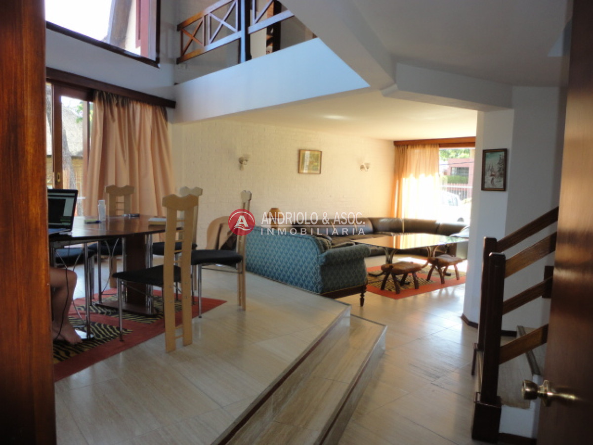 Casa ID.6635 - Casa en Pinares, 4 dormitorios *