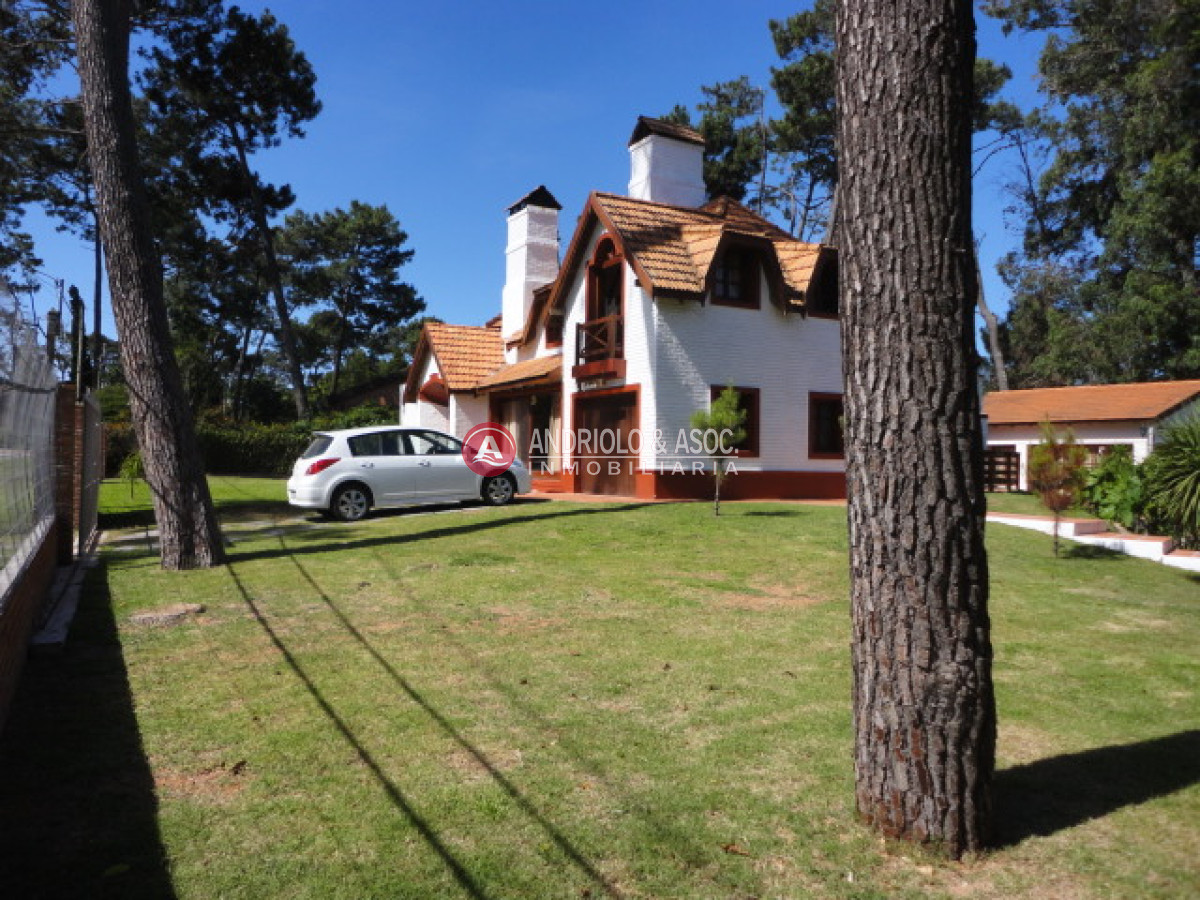 Casa ID.6635 - Casa en Pinares, 4 dormitorios *