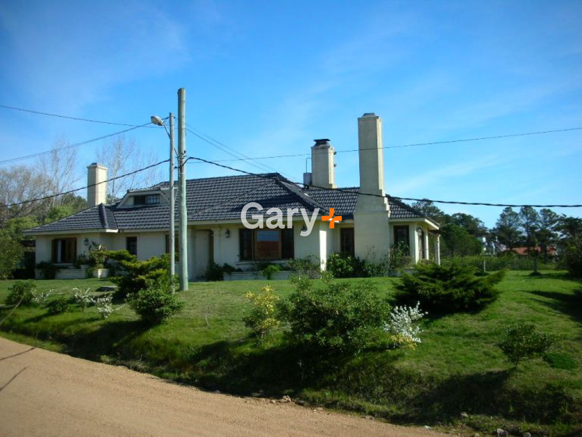Casa ID.6444 - Casa de 5 dormitorios en Punta del Este, Pinares. 