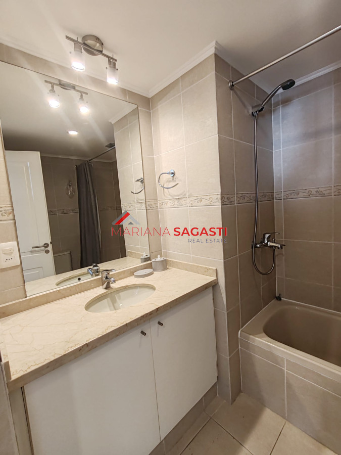 Apartamento ID.3540 - Punta del este, Península, departamento de 2 dormitorios con piscina, terraza y cochera.