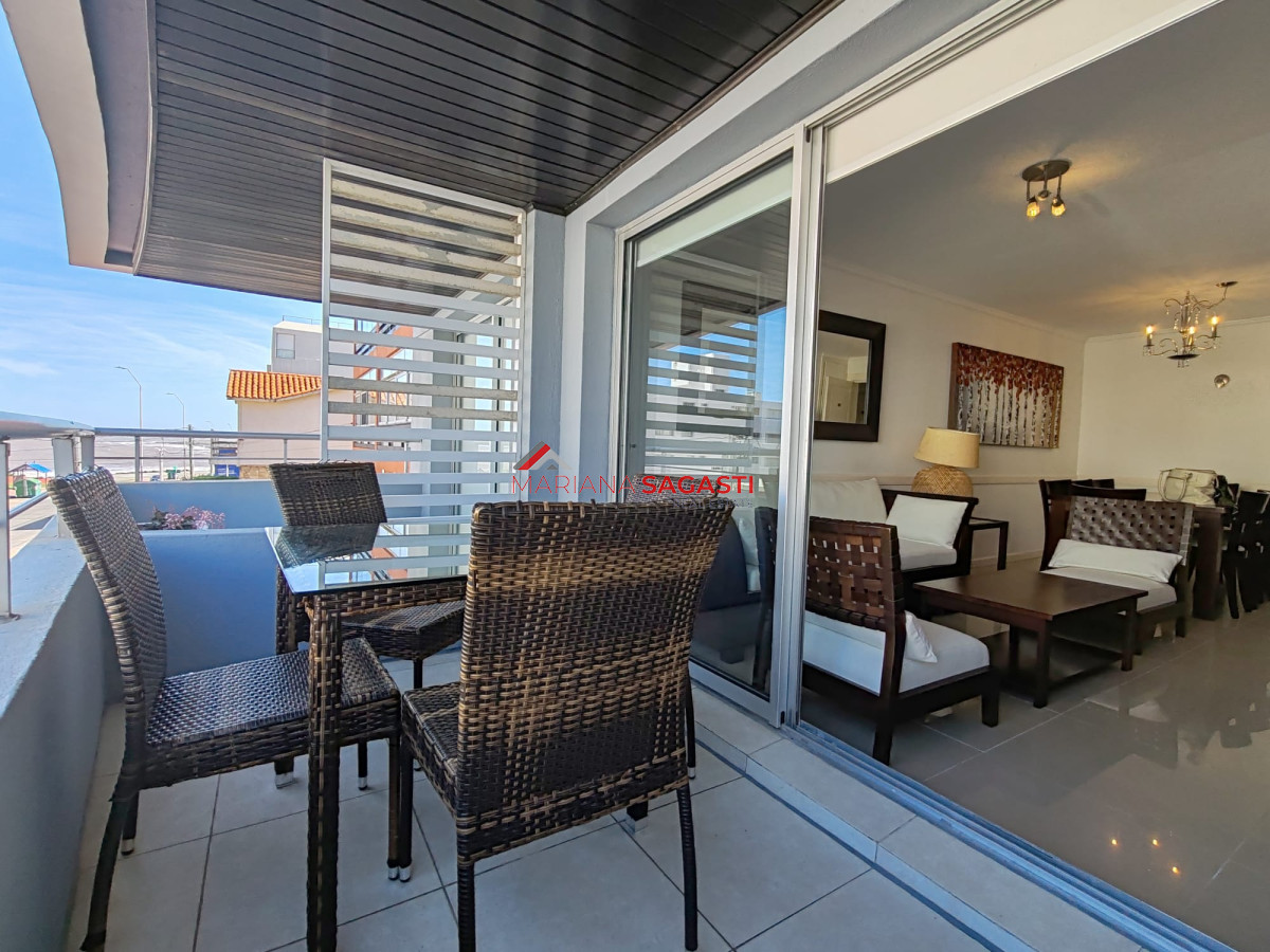 Apartamento ID.3540 - Punta del este, Península, departamento de 2 dormitorios con piscina, terraza y cochera.