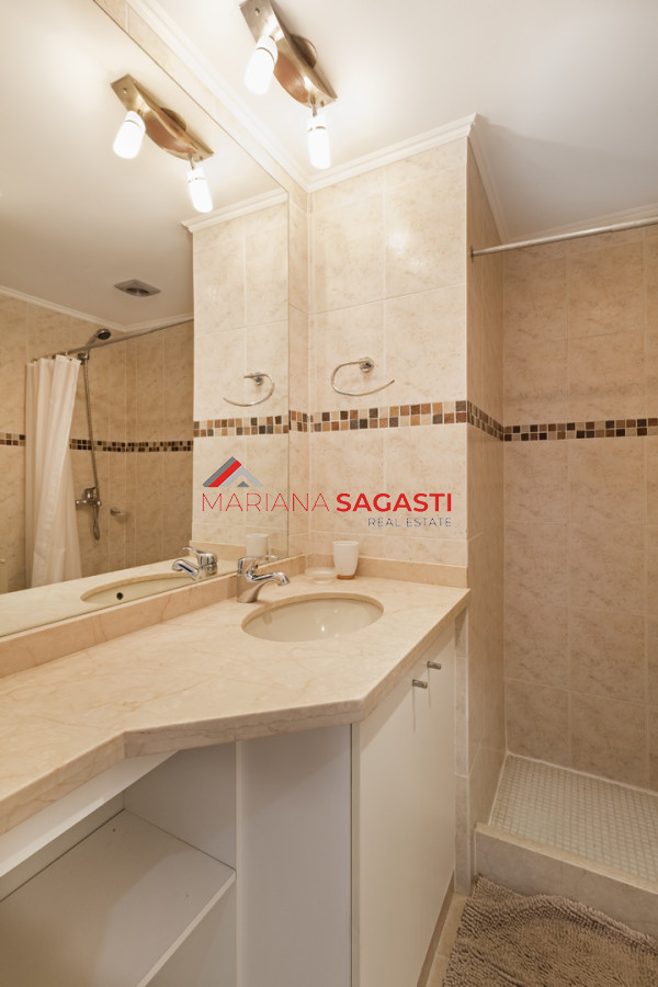 Apartamento ID.3540 - Punta del este, Península, departamento de 2 dormitorios con piscina, terraza y cochera.