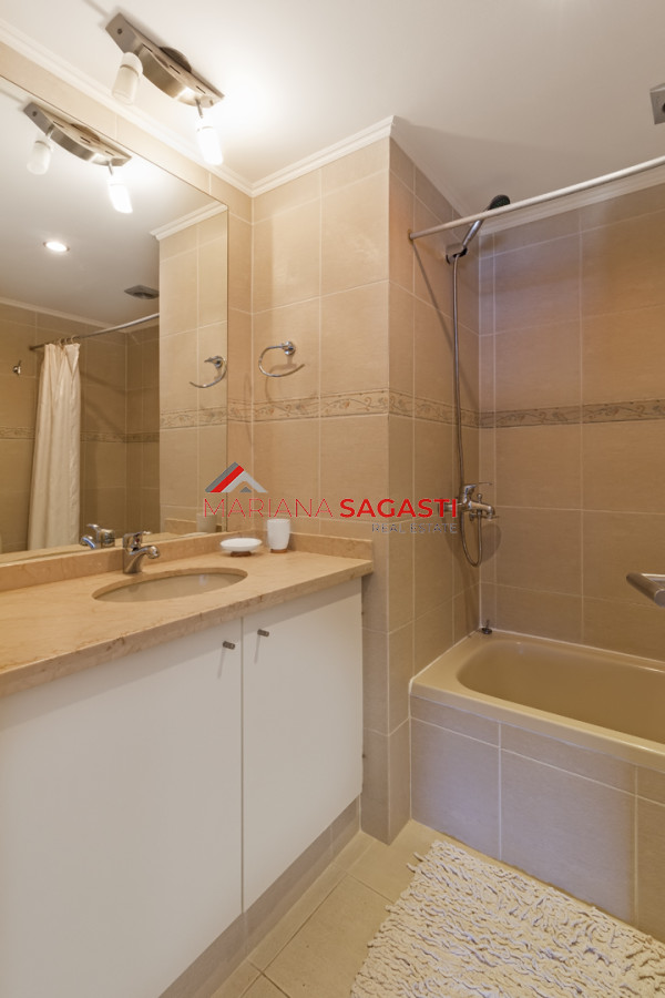 Apartamento ID.3540 - Punta del este, Península, departamento de 2 dormitorios con piscina, terraza y cochera.