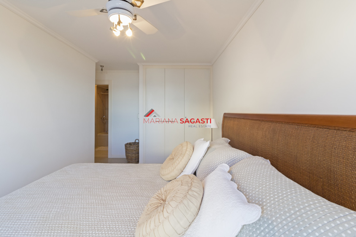 Apartamento ID.3540 - Punta del este, Península, departamento de 2 dormitorios con piscina, terraza y cochera.