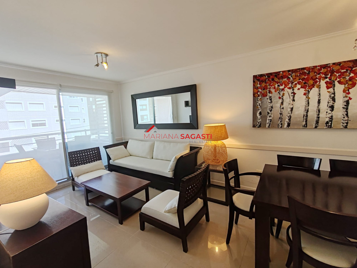 Apartamento ID.3540 - Punta del este, Península, departamento de 2 dormitorios con piscina, terraza y cochera.