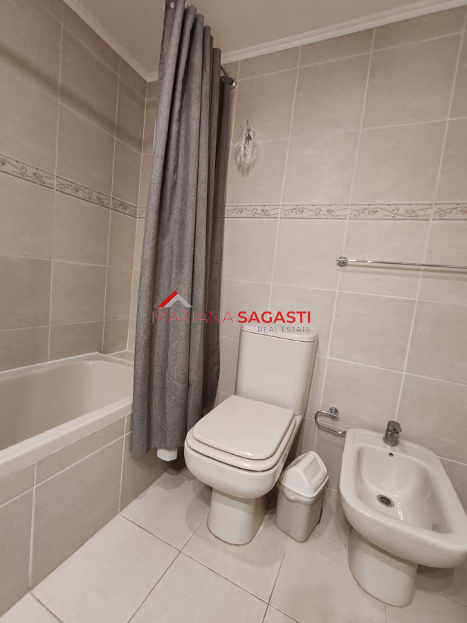 Apartamento ID.3540 - Punta del este, Península, departamento de 2 dormitorios con piscina, terraza y cochera.