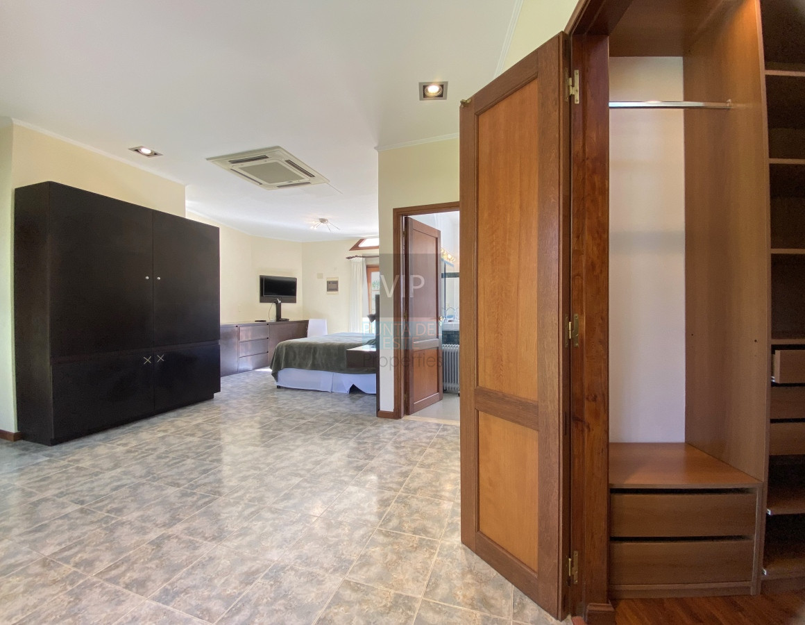 Casa ID.2021 - Venta casa 5 dormitorios en Playa Mansa