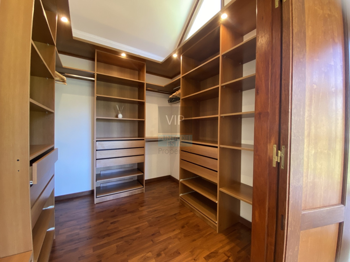 Casa ID.2021 - Venta casa 5 dormitorios en Playa Mansa