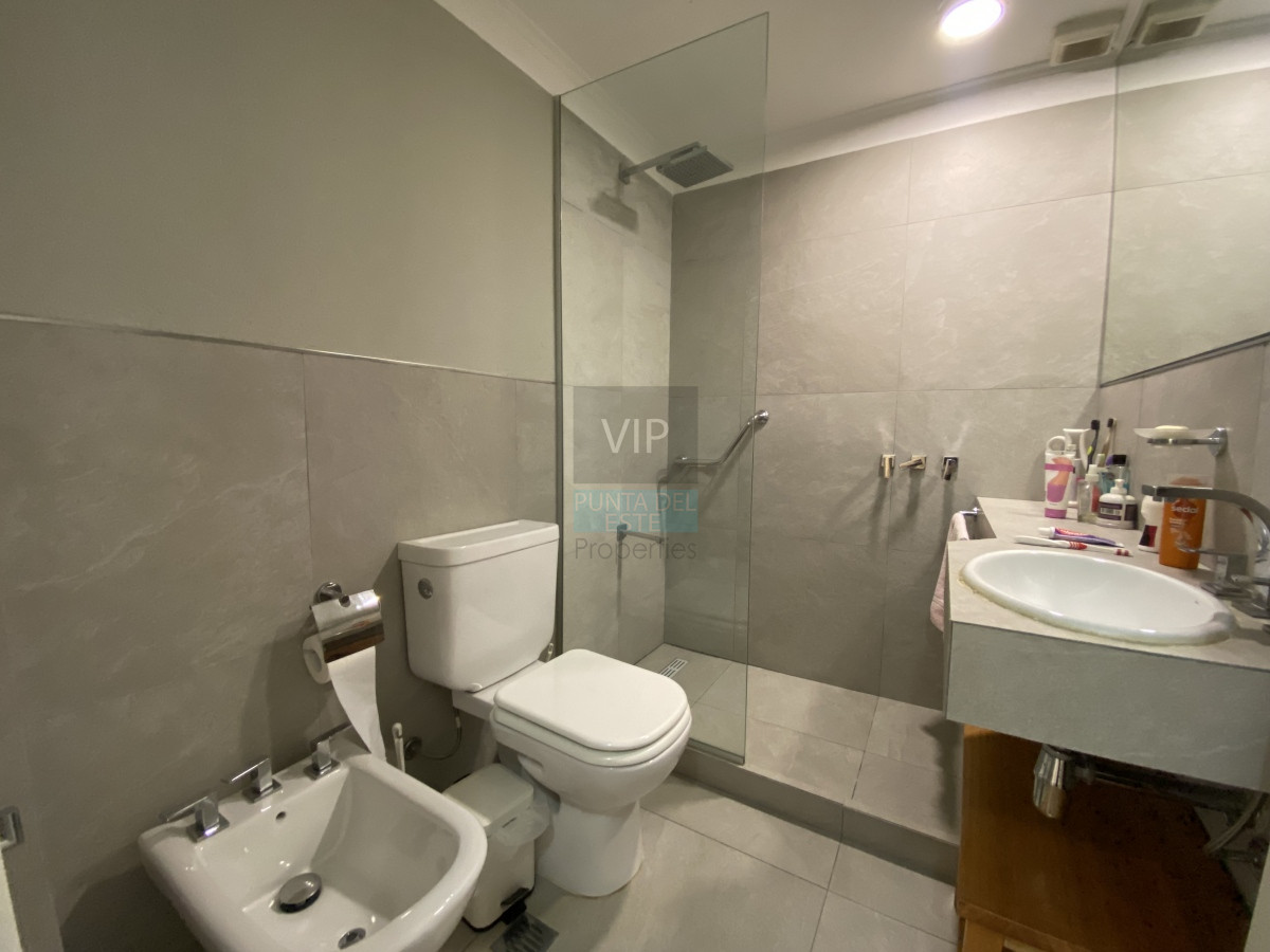 Casa ID.2341 - Punta del Este, importante residencia con piscina y cancha de paddle