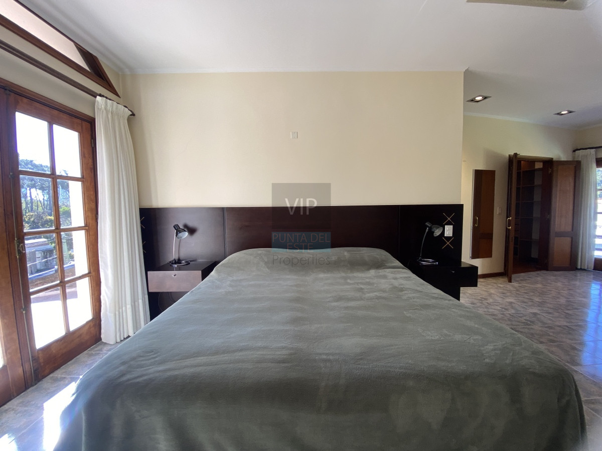 Casa ID.2021 - Venta casa 5 dormitorios en Playa Mansa