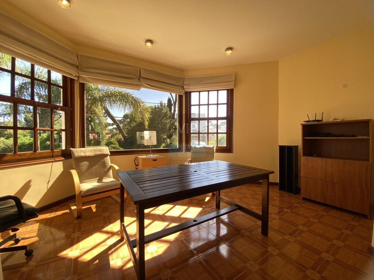 Casa ID.2021 - Venta casa 5 dormitorios en Playa Mansa