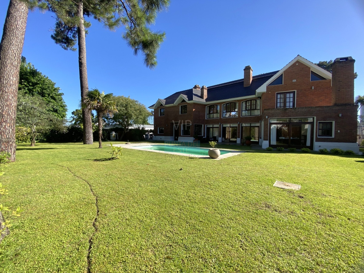 Casa ID.2021 - Venta casa 5 dormitorios en Playa Mansa