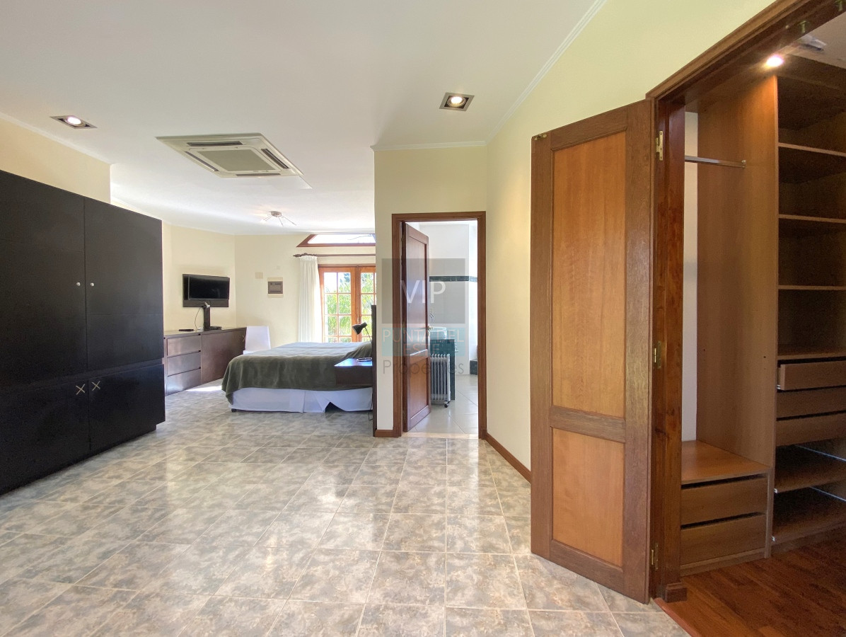 Casa ID.2021 - Venta casa 5 dormitorios en Playa Mansa
