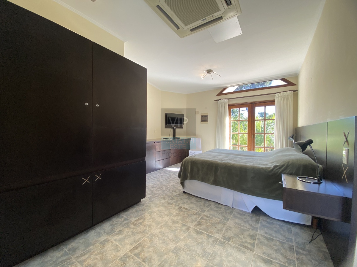 Casa ID.2021 - Venta casa 5 dormitorios en Playa Mansa