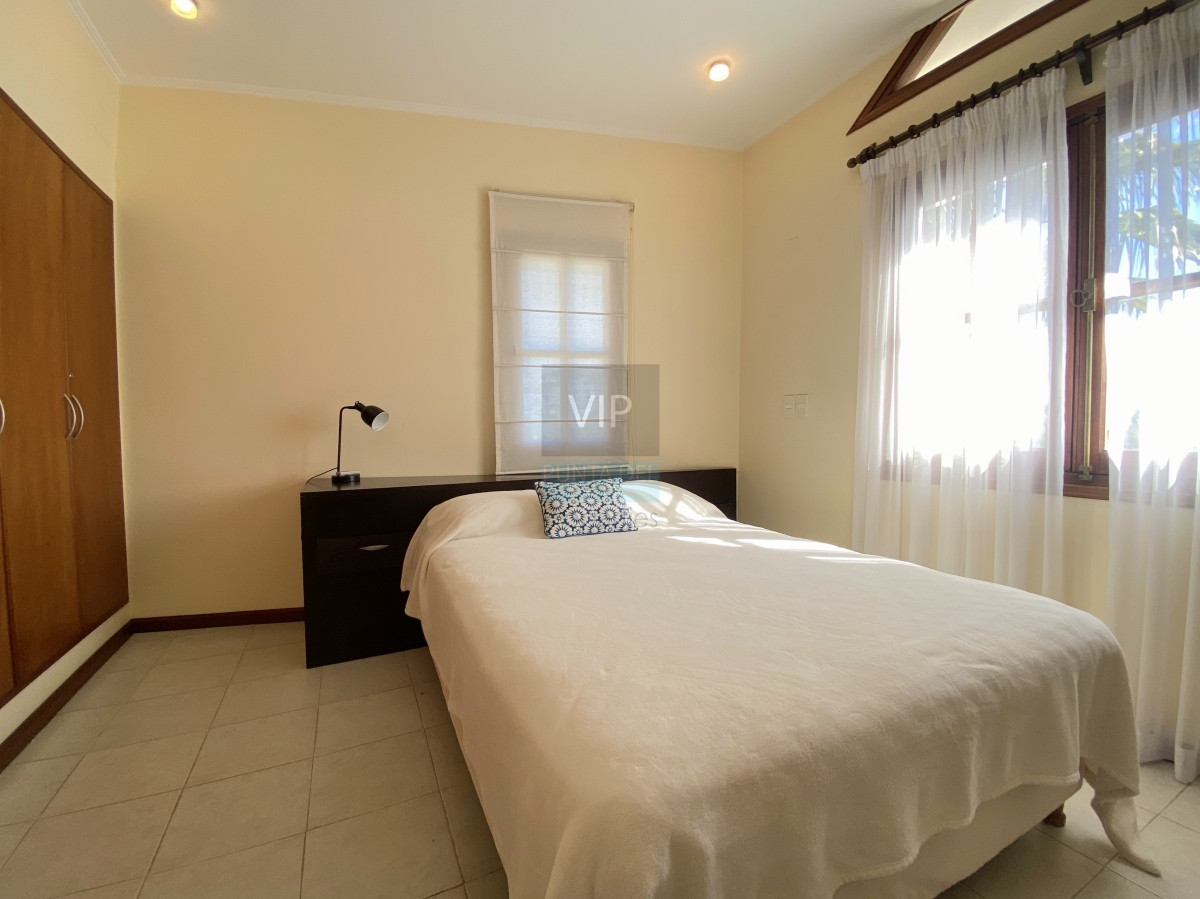Casa ID.2021 - Venta casa 5 dormitorios en Playa Mansa