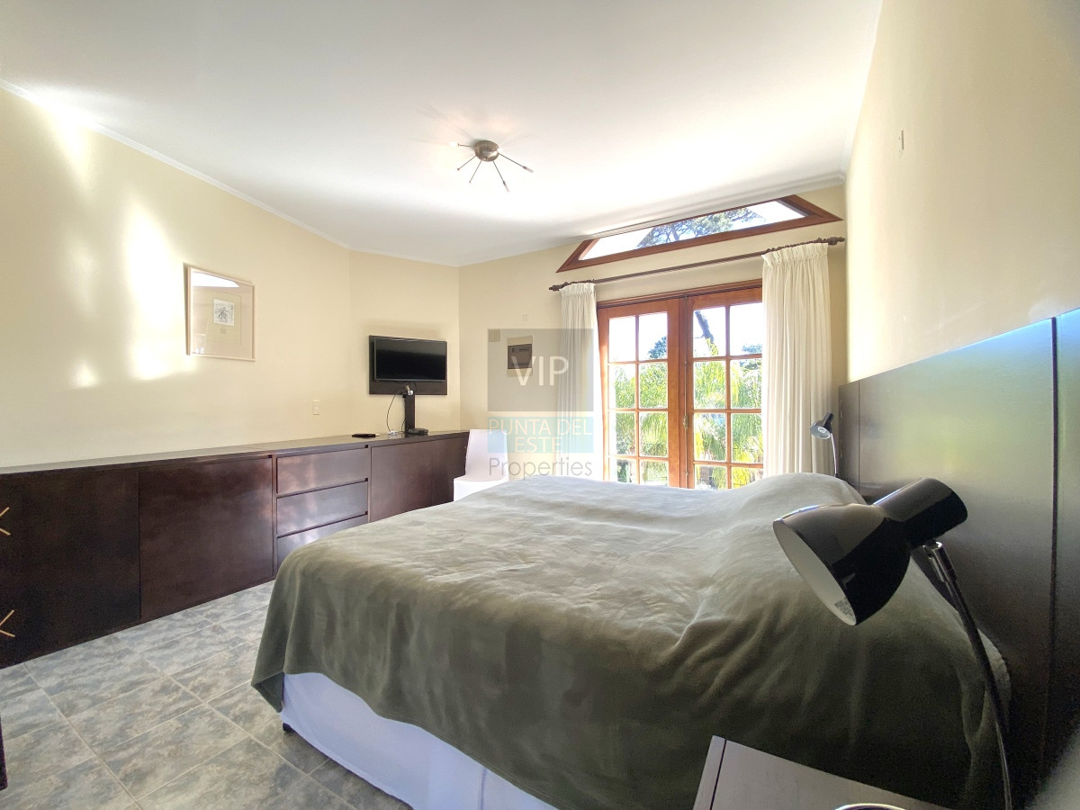 Casa ID.2021 - Venta casa 5 dormitorios en Playa Mansa