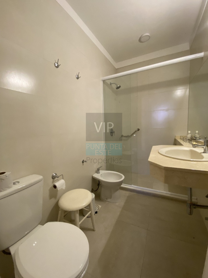 Casa ID.2341 - Punta del Este, importante residencia con piscina y cancha de paddle