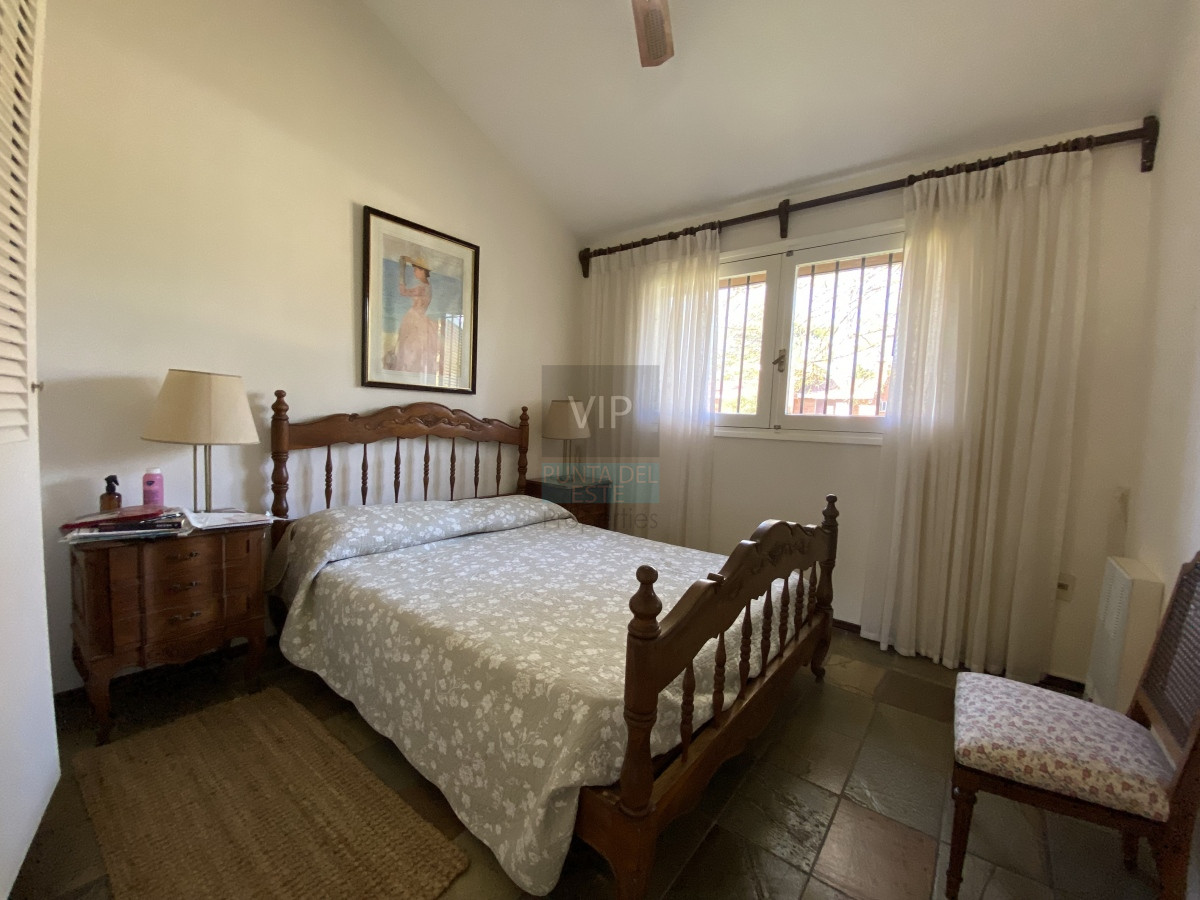 Casa ID.2341 - Punta del Este, importante residencia con piscina y cancha de paddle