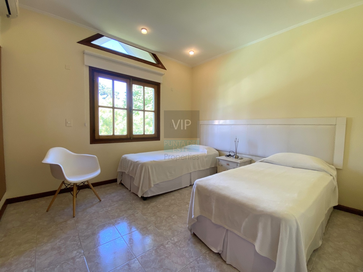 Casa ID.2021 - Venta casa 5 dormitorios en Playa Mansa