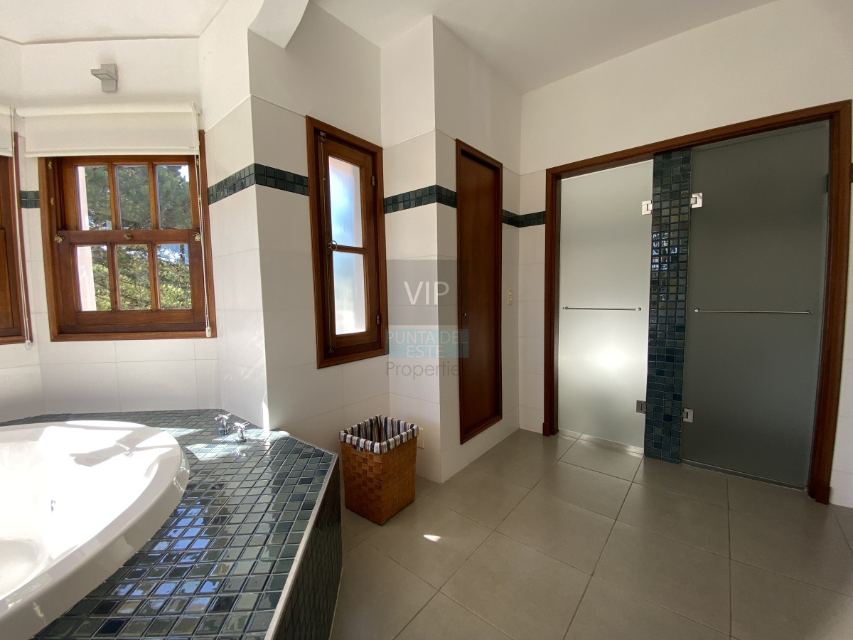 Casa ID.2021 - Venta casa 5 dormitorios en Playa Mansa