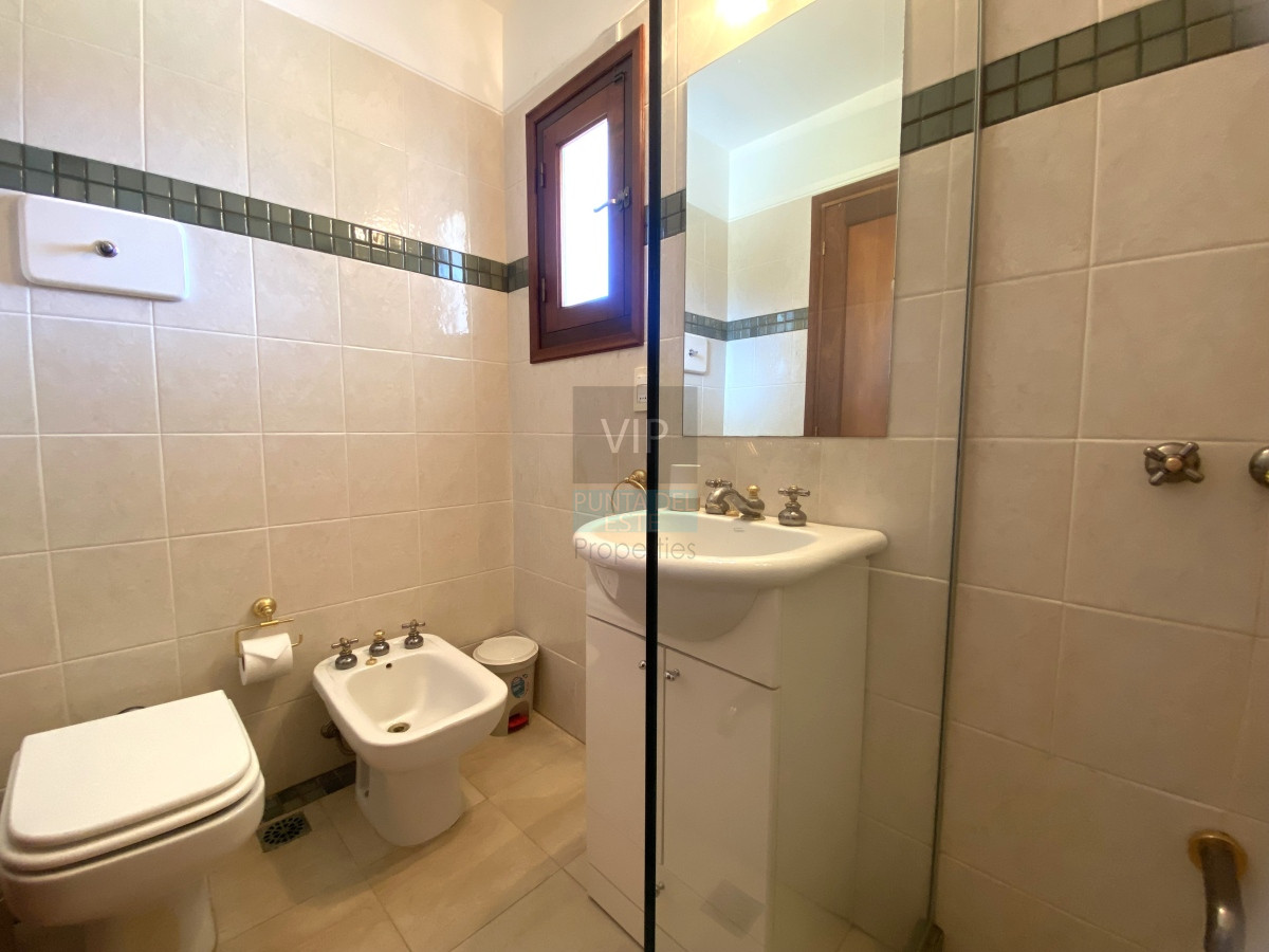Casa ID.2021 - Venta casa 5 dormitorios en Playa Mansa