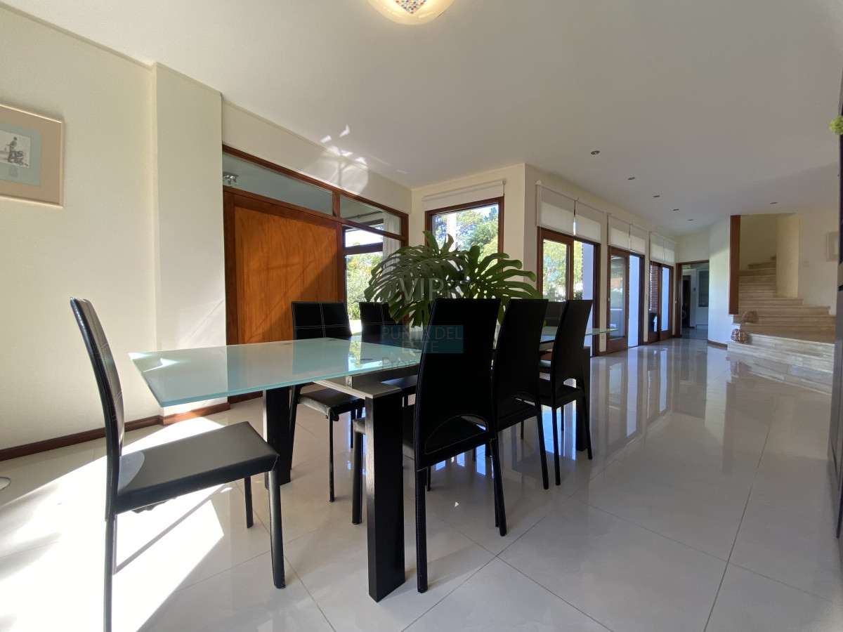 Casa ID.2021 - Venta casa 5 dormitorios en Playa Mansa
