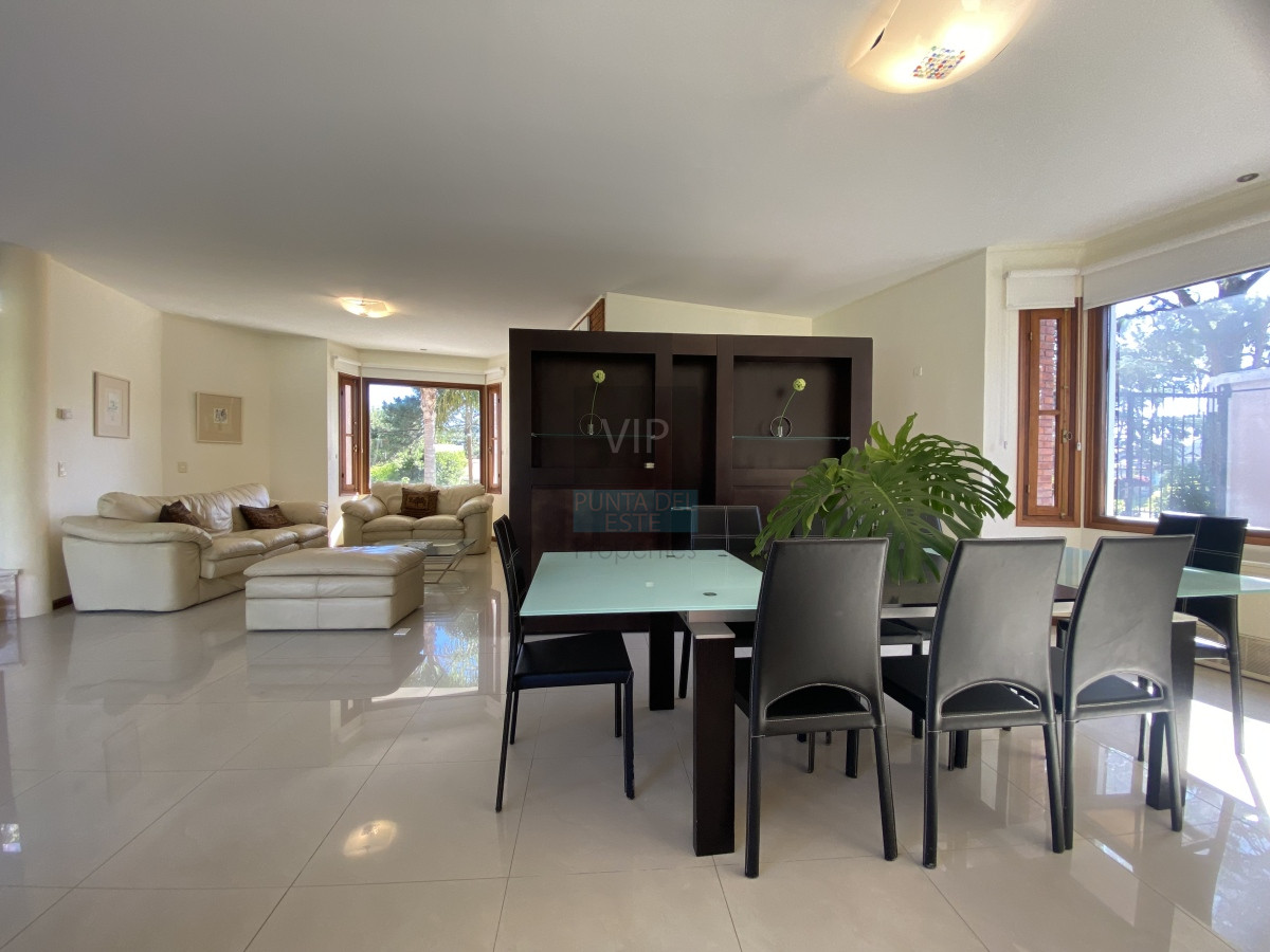 Casa ID.2021 - Venta casa 5 dormitorios en Playa Mansa