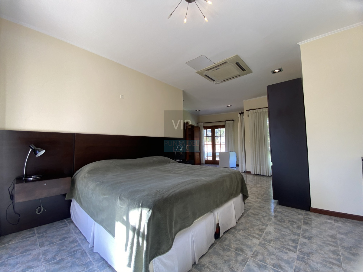 Casa ID.2021 - Venta casa 5 dormitorios en Playa Mansa