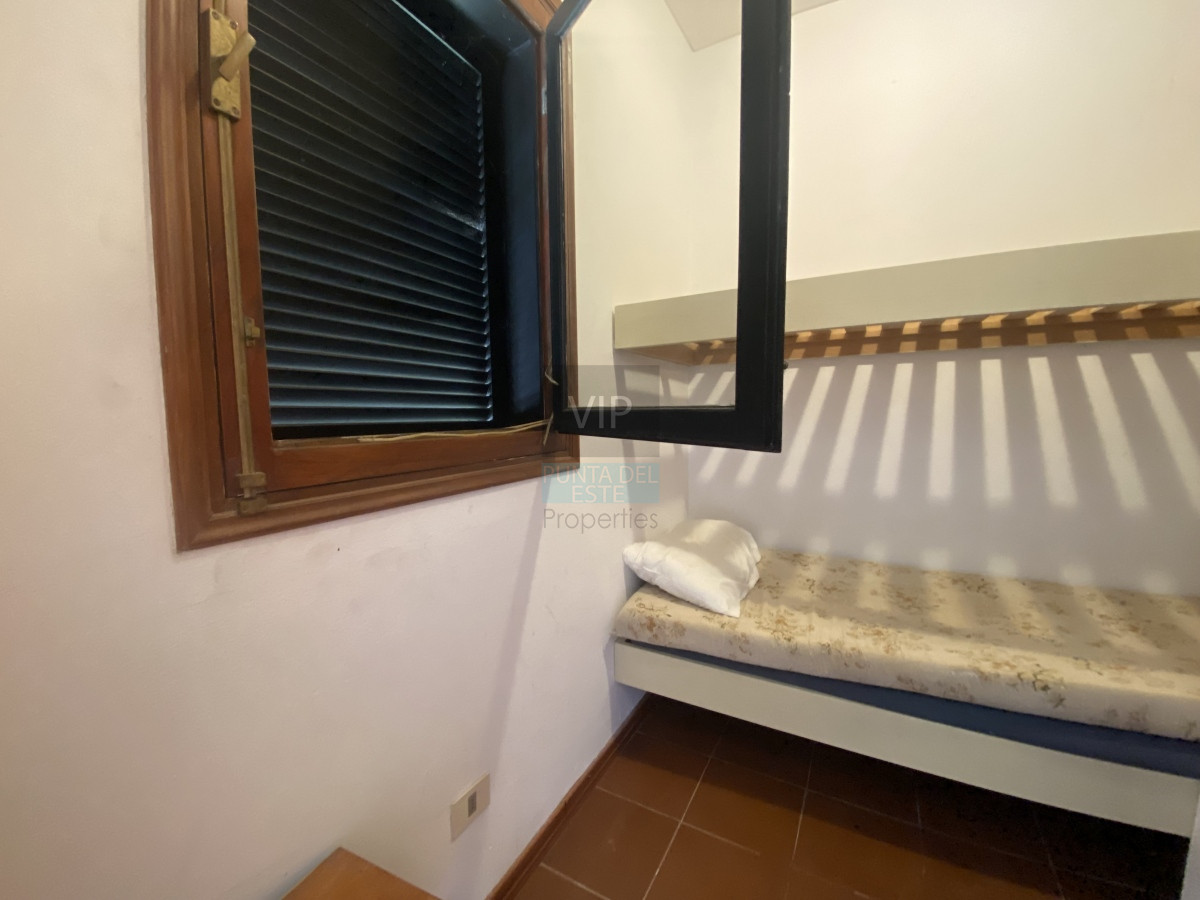 Casa ID.2341 - Punta del Este, importante residencia con piscina y cancha de paddle