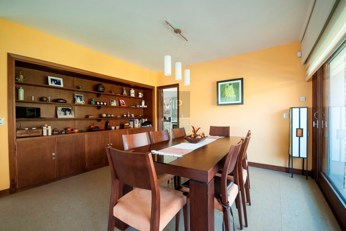 Casa ID.2342 - Casa en Punta del Este, playa mansa, 4 dormitorios , piscina y barbacoa.