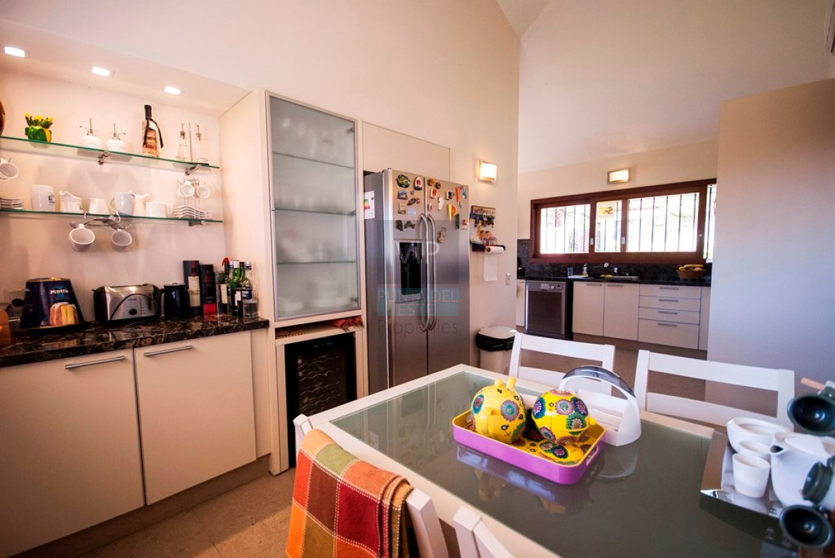 Casa ID.2342 - Casa en Punta del Este, playa mansa, 4 dormitorios , piscina y barbacoa.