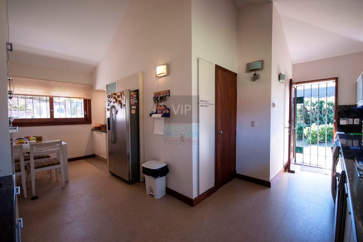 Casa ID.2342 - Casa en Punta del Este, playa mansa, 4 dormitorios , piscina y barbacoa.