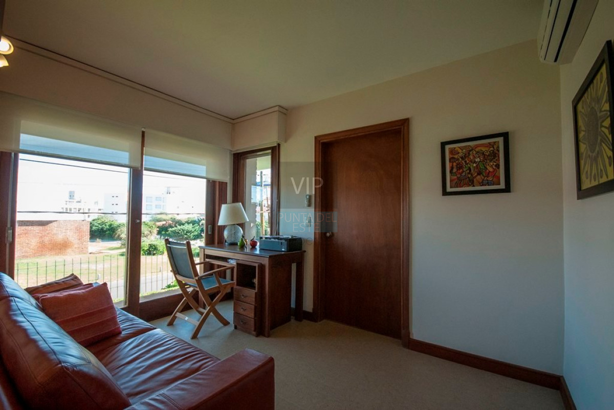 Casa ID.2342 - Casa en Punta del Este, playa mansa, 4 dormitorios , piscina y barbacoa.