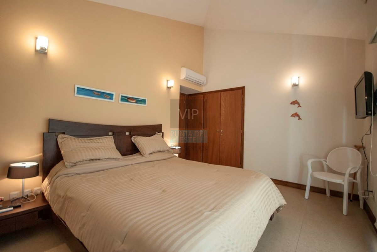 Casa ID.2342 - Casa en Punta del Este, playa mansa, 4 dormitorios , piscina y barbacoa.