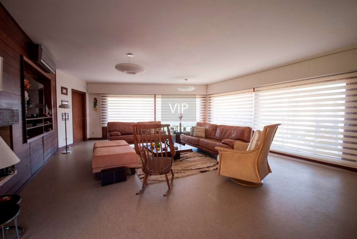 Casa ID.2342 - Casa en Punta del Este, playa mansa, 4 dormitorios , piscina y barbacoa.
