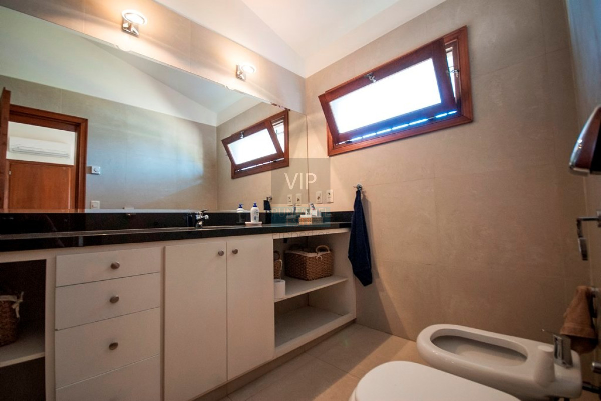 Casa ID.2342 - Casa en Punta del Este, playa mansa, 4 dormitorios , piscina y barbacoa.