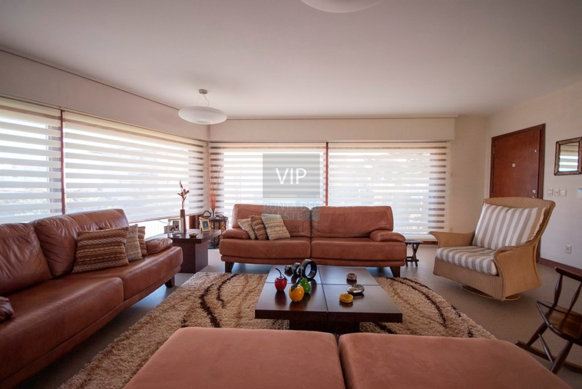 Casa ID.2342 - Casa en Punta del Este, playa mansa, 4 dormitorios , piscina y barbacoa.