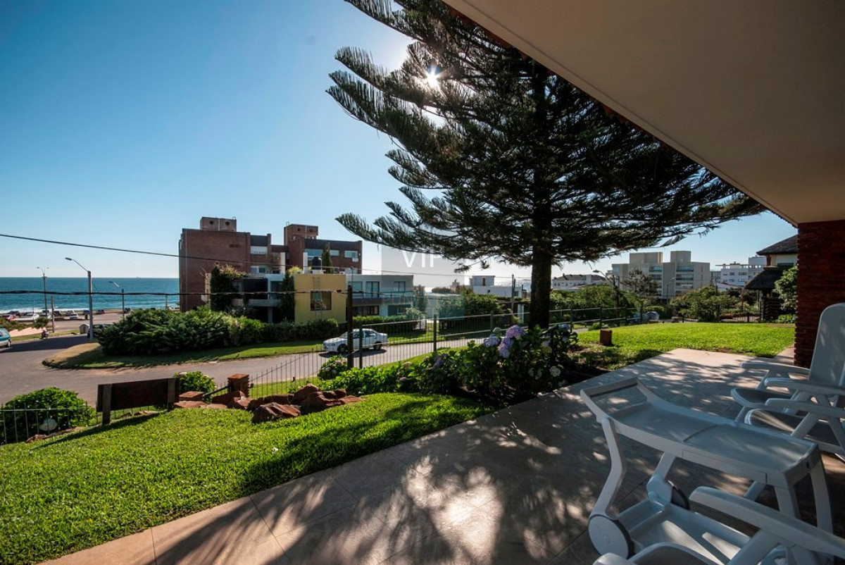 Casa ID.2342 - Casa en Punta del Este, playa mansa, 4 dormitorios , piscina y barbacoa.